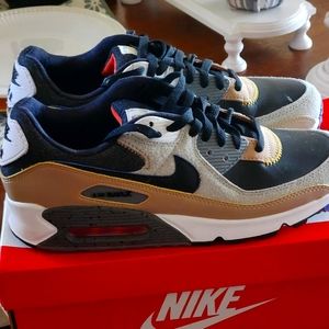 Air Max 90 SE DO6108-001 Men's size 10.5